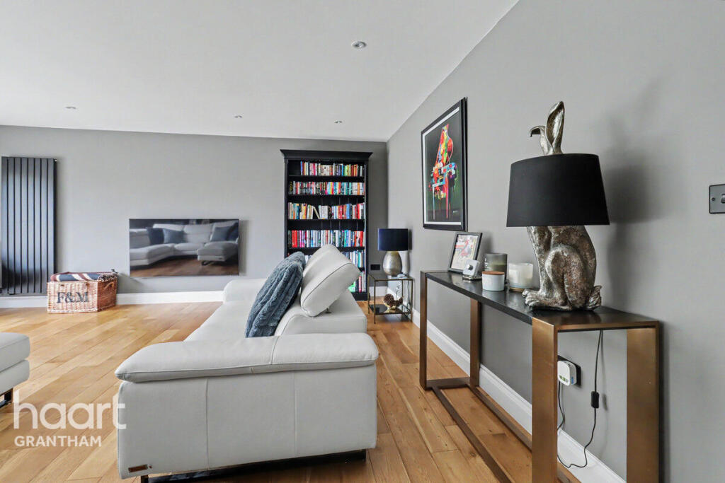 House in Rushcliffe, Aslockton - More