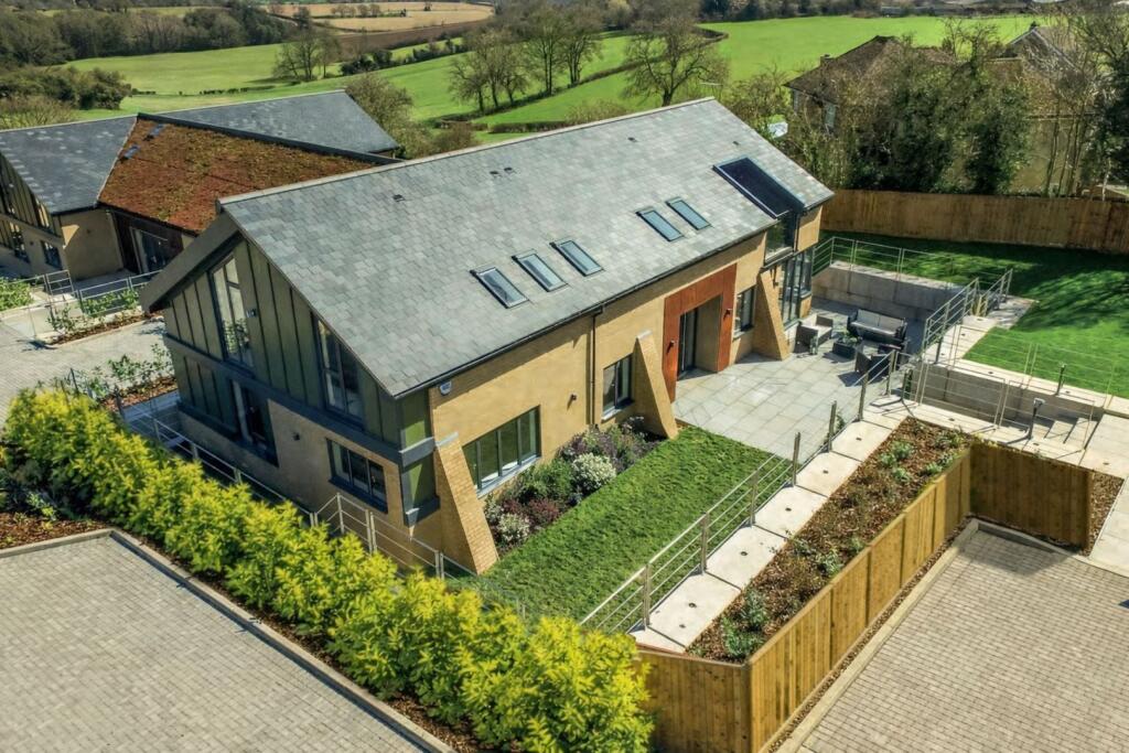 Main image of property: Common Road, Kensworth, LU6