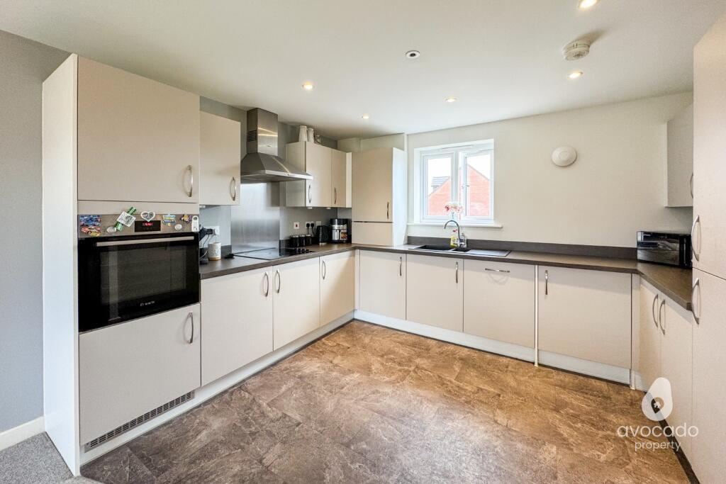 Apartment in Shinfield, Ryeish Green - View 5