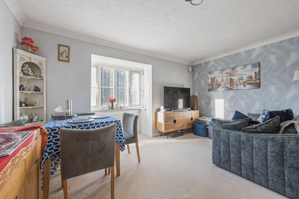 Apartment in Bear Cross, Bearwood, Poole - View 4