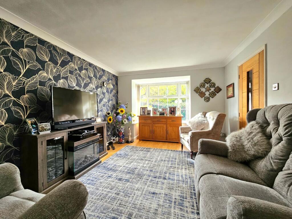 House in Gloucester, Gloucestershire - More
