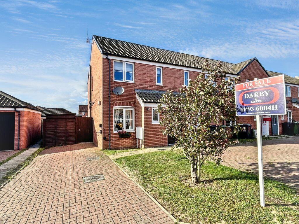 2-bed terraced on Howard's Way, Bradwell, £185,000