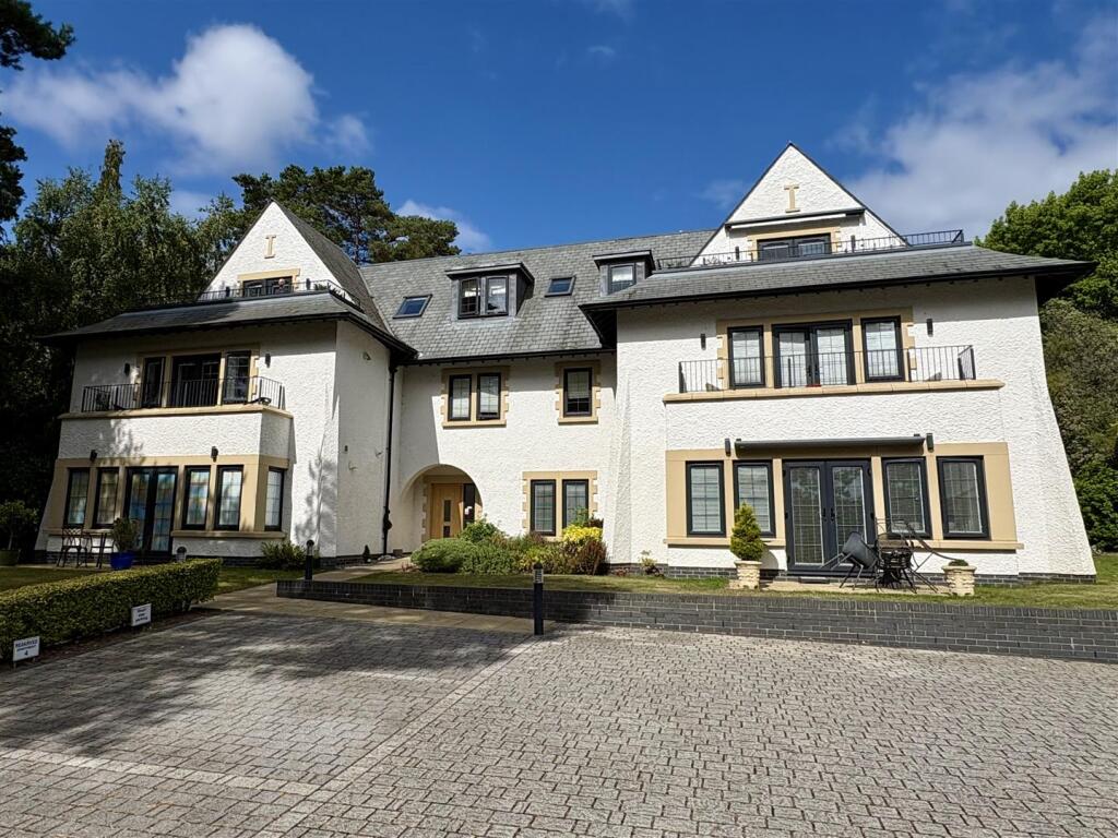 Main image of property: 38 Golf Links Road, Ferndown