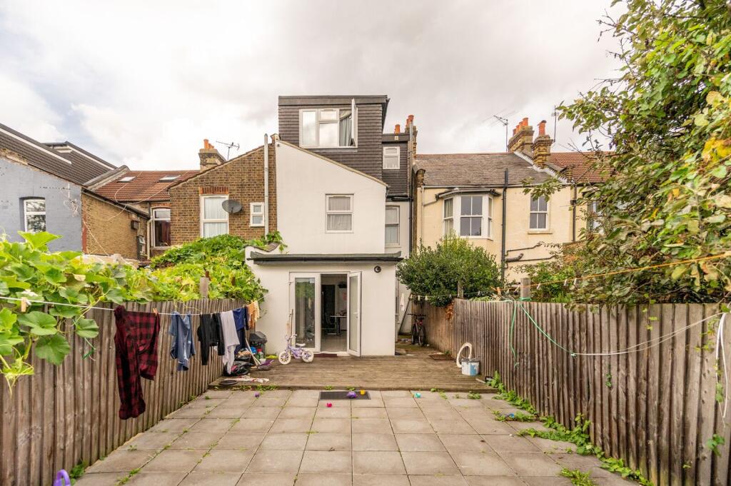 Apartment in London, Plashet - View 5