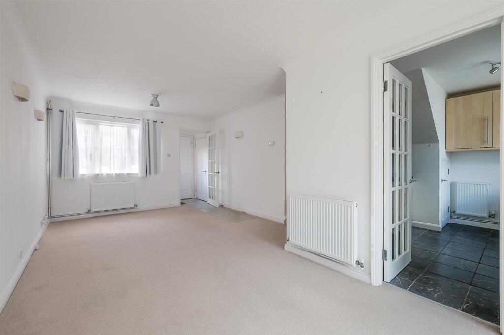 Churchfield Road, Reigate, Surrey, RH2 photo 4