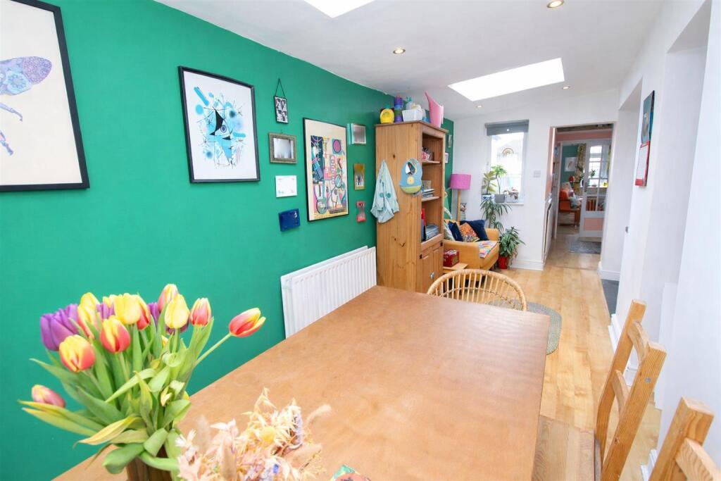 House in Sutton - View 5