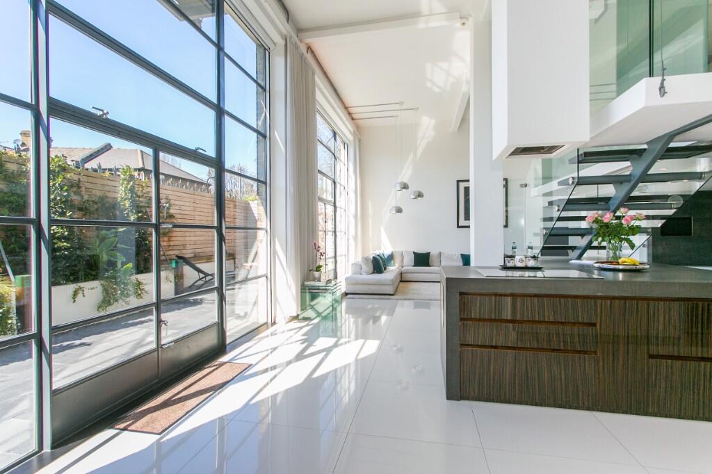 Main image of property: Evershed Walk, London, W4
