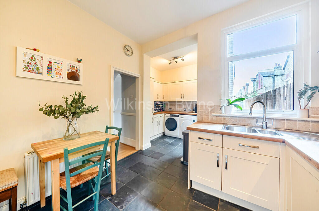 House in London - View 5