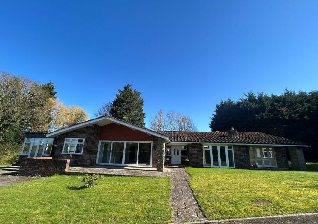 Main image of property: Cemmaes Meadow, London Road, Ashington, Pulborough, RH20 3JR