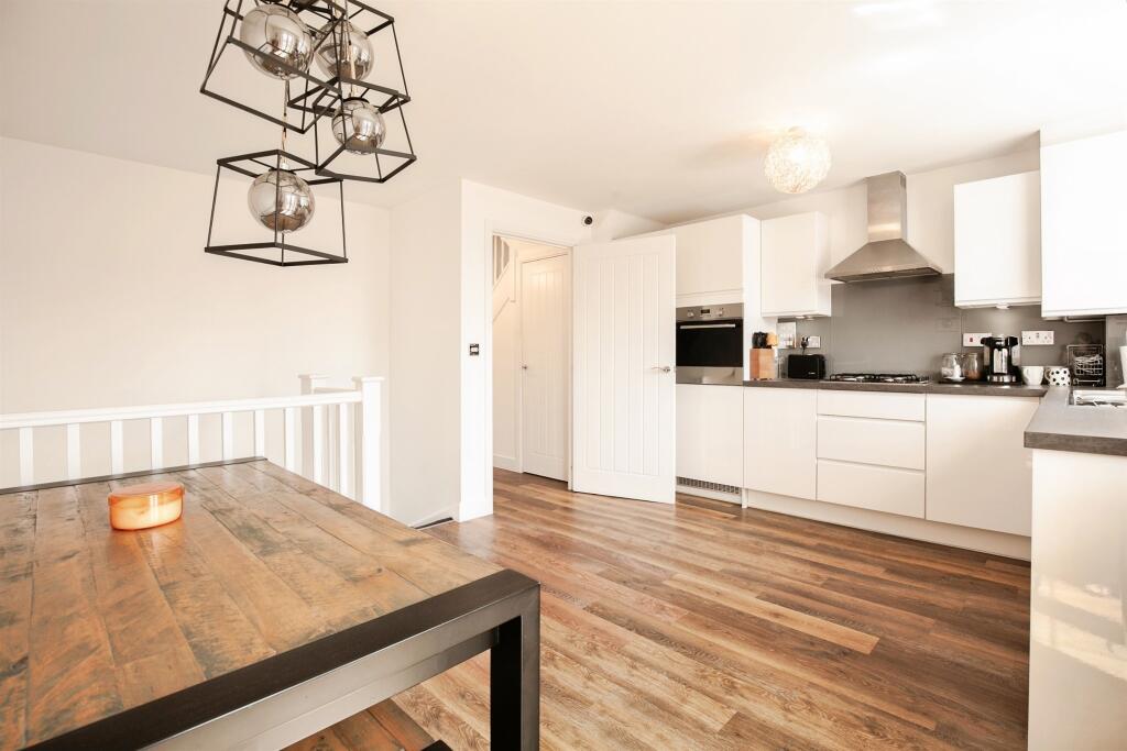 House in Haywards Heath, Wivelsfield - View 3