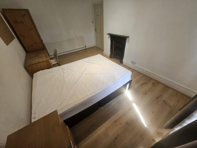 8 bedroom terraced house for rent