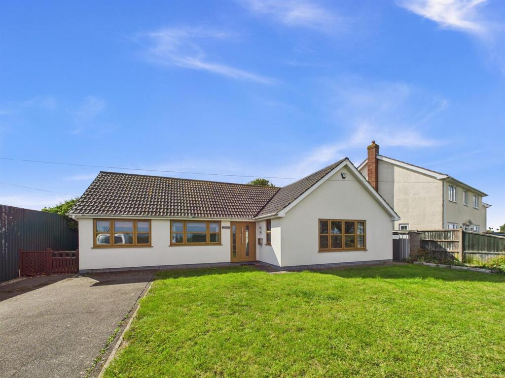 4-bed bungalow on Chapel Lane, North Cockerington, £300,000