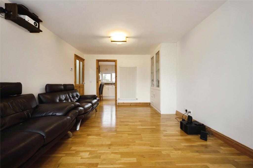 House in Luton - View 5