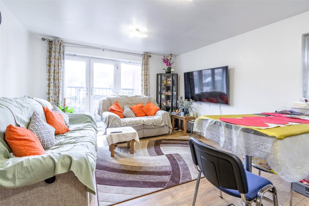 Apartment in Cardiff, Wyncliffe Gardens, Pentwyn - View 2