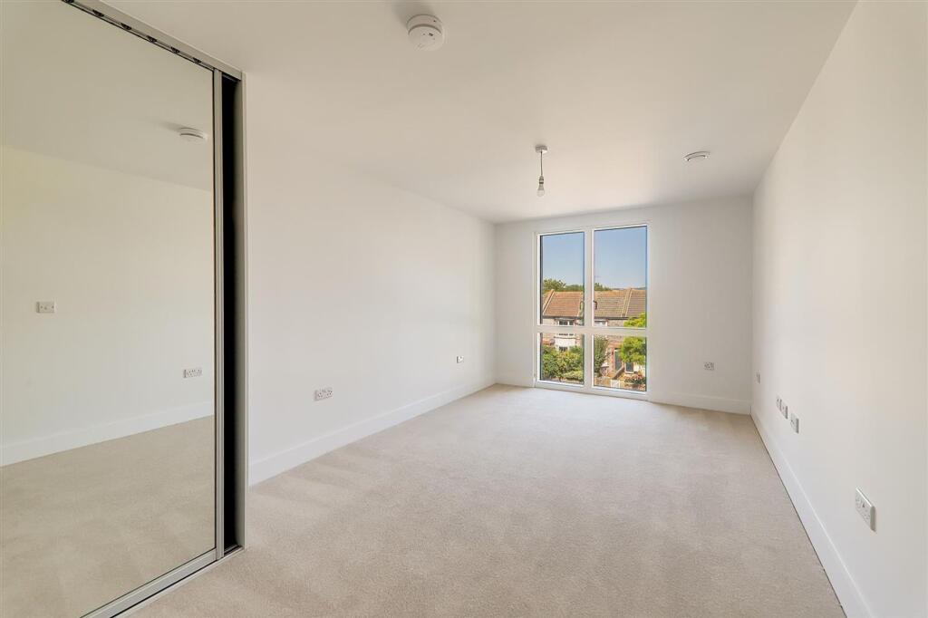 Apartment in Worthing, West Sussex - More