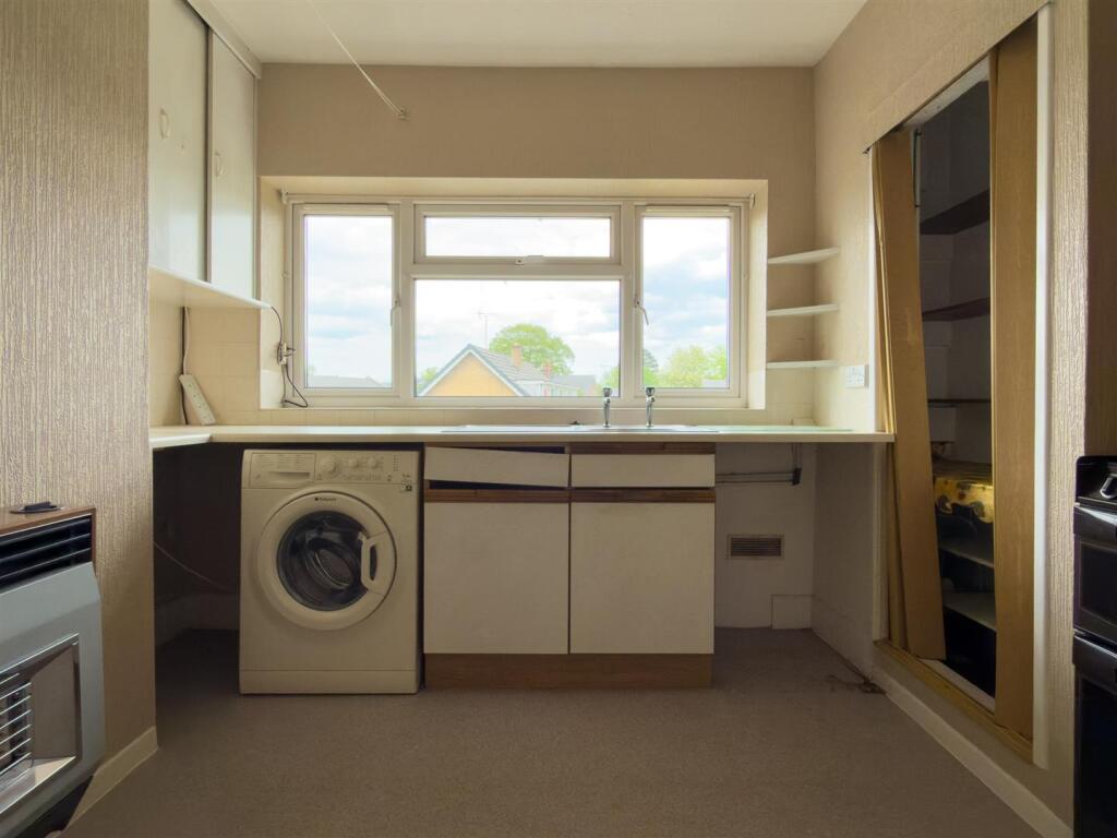 Apartment in Stoke-on-Trent - View 4