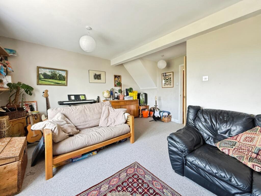 Apartment in Stroud - View 3