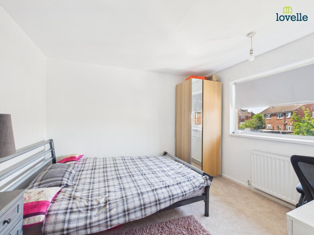 House in Lincoln, Ermine East - More