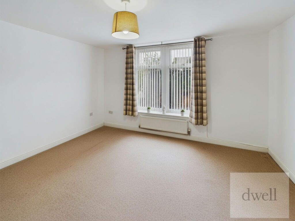 Apartment in Leeds, Silverdale, Guiseley - View 3