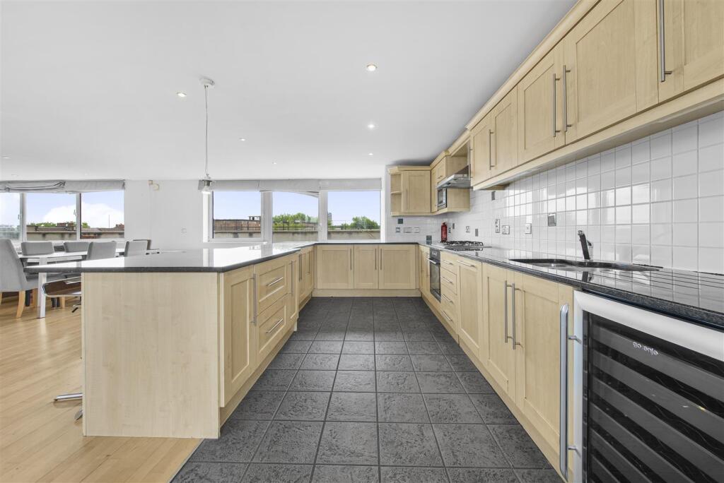 4 bedroom penthouse for rent