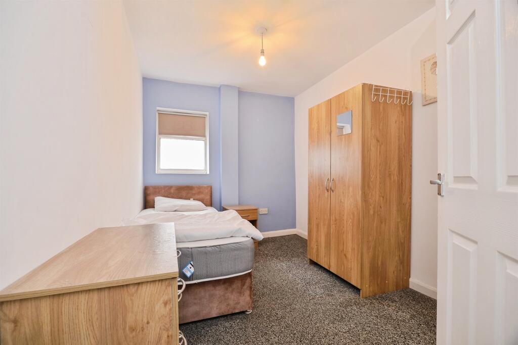 House in Middlesbrough, Middlehaven - More
