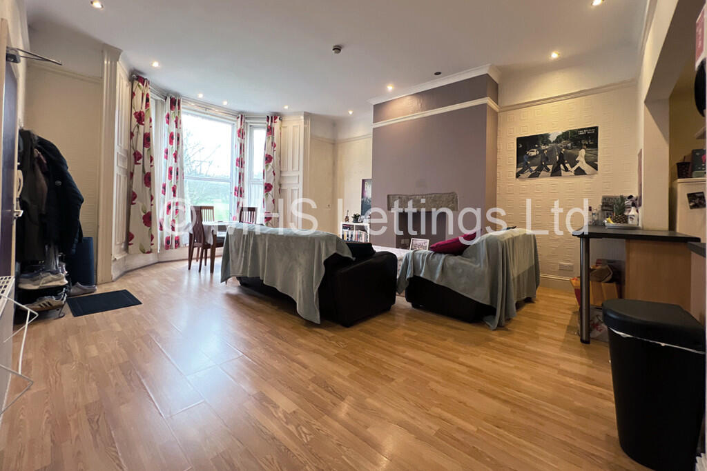 Main image of property: Flat 1, 239 Hyde Park Road, Leeds, LS6 1AG