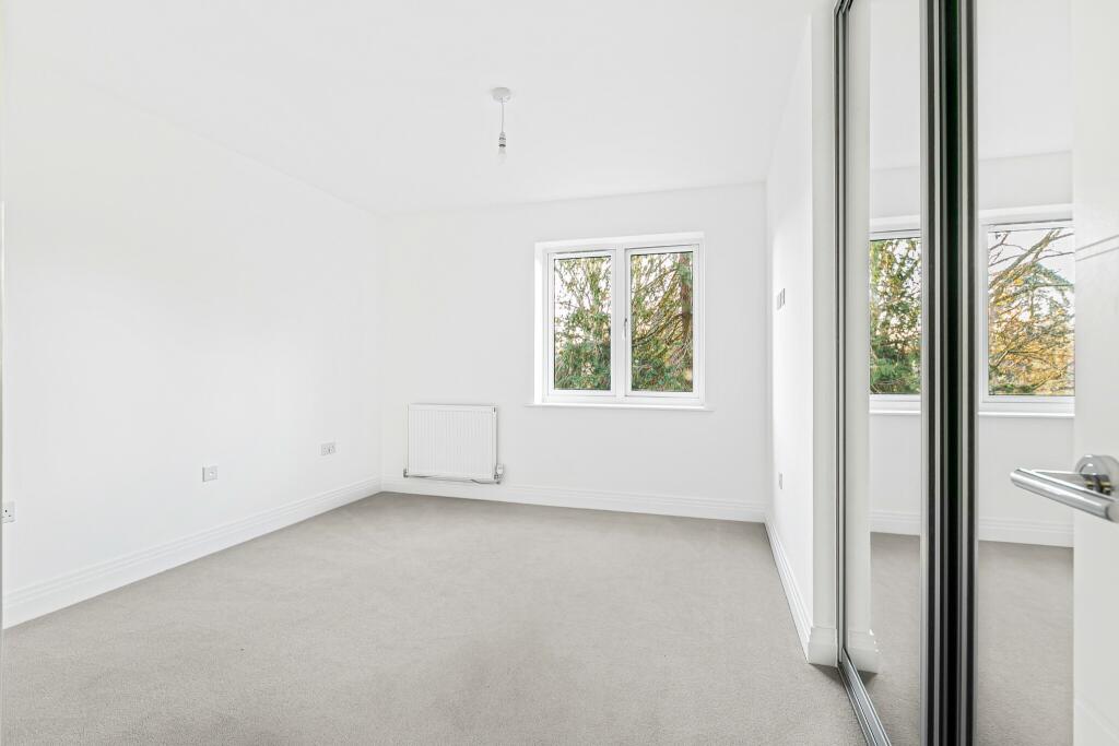 Apartment in Runnymede, Surrey - More