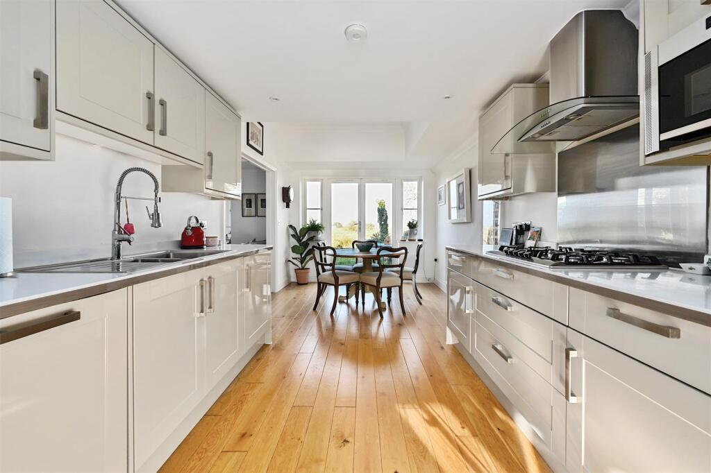 House in Tonbridge - View 4