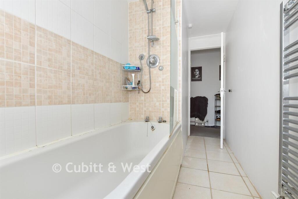 Apartment in London - View 5