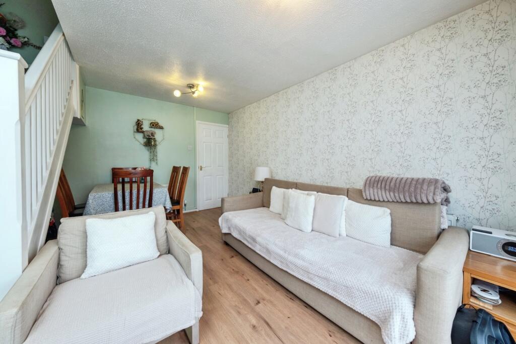 Hexham Gardens, Bletchley, Milton Keynes, Buckinghamshire, MK3 photo 4