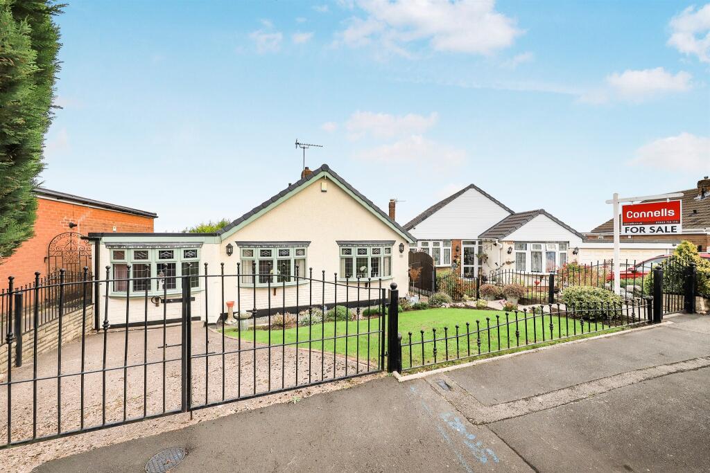 3-bed detached on Trimpley Gardens, Penn, Wolverhampton, £350,000