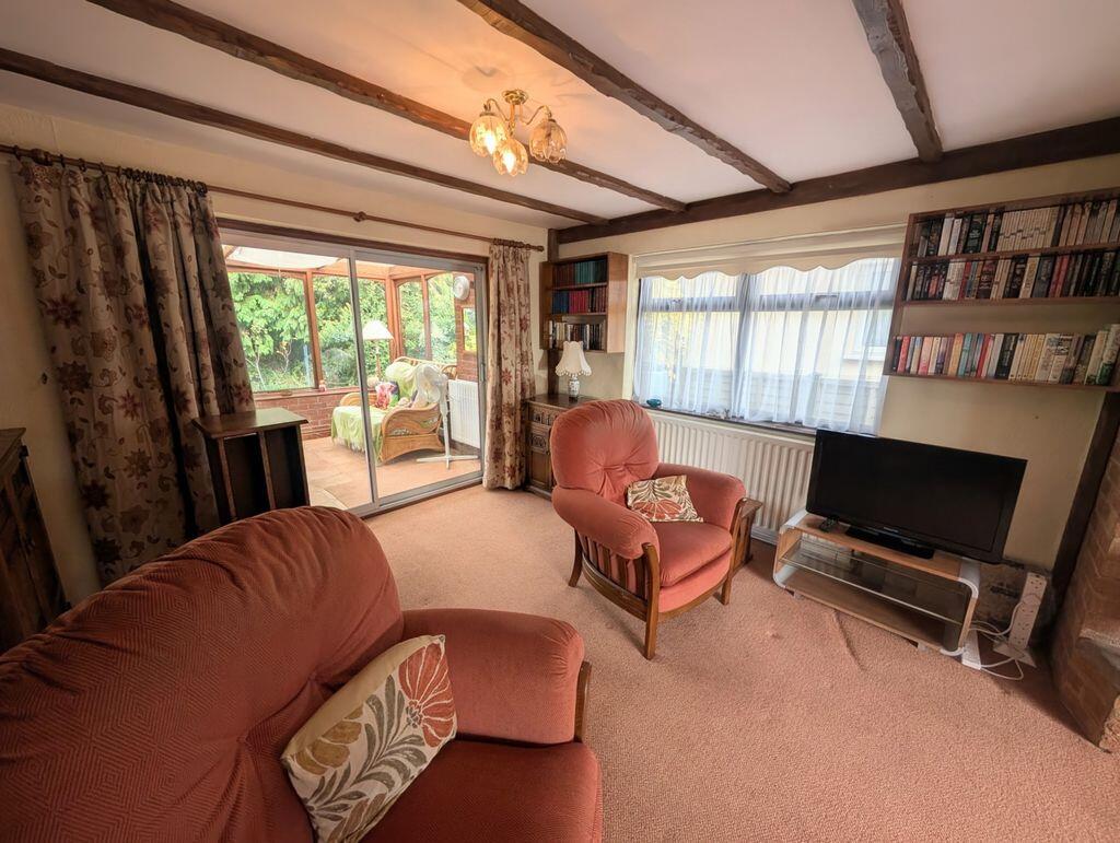 House in Nuneaton and Bedworth, Warwickshire - More