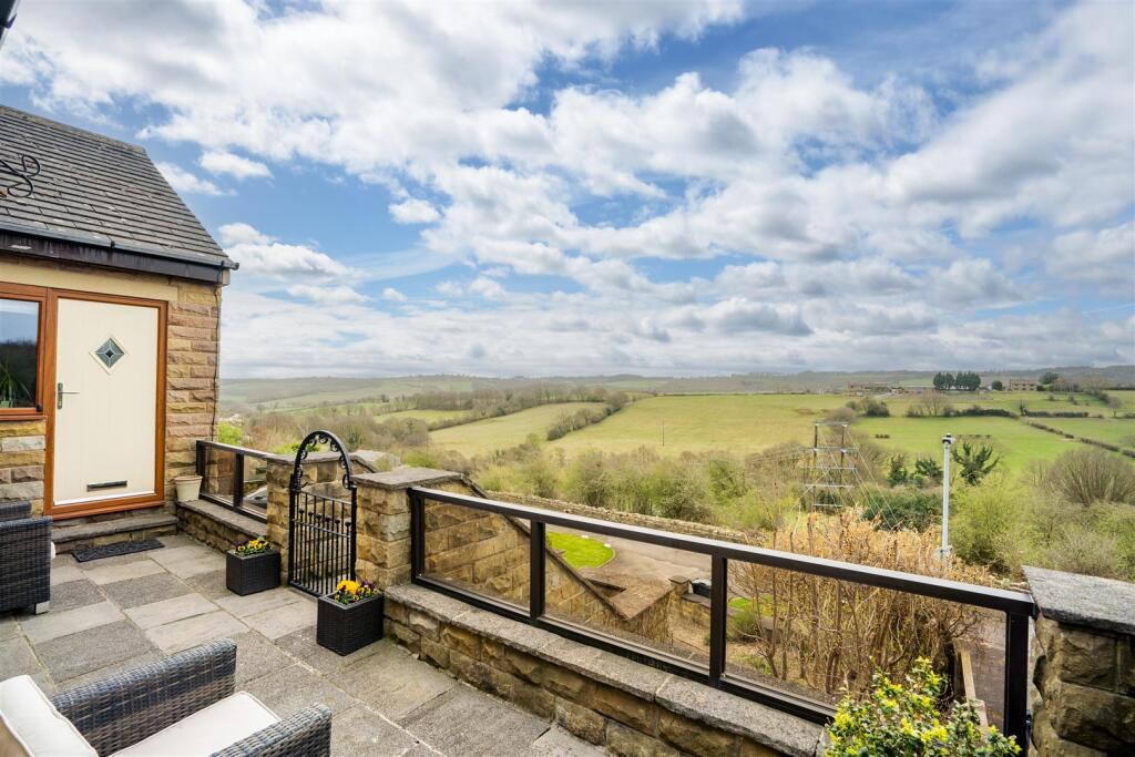 5-bed detached on Low Road, Thornhill Edge, £699,995