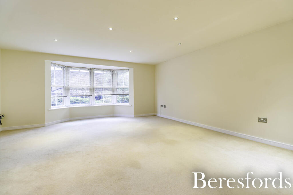 Sawyers Grove, Brentwood, CM15 photo 2