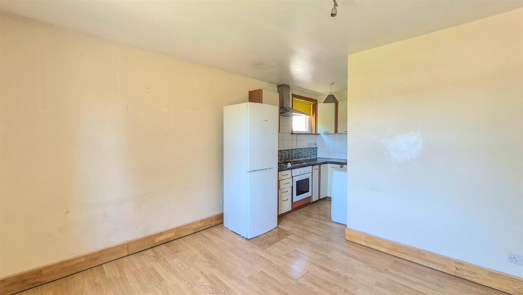 Apartment in Luton - View 4