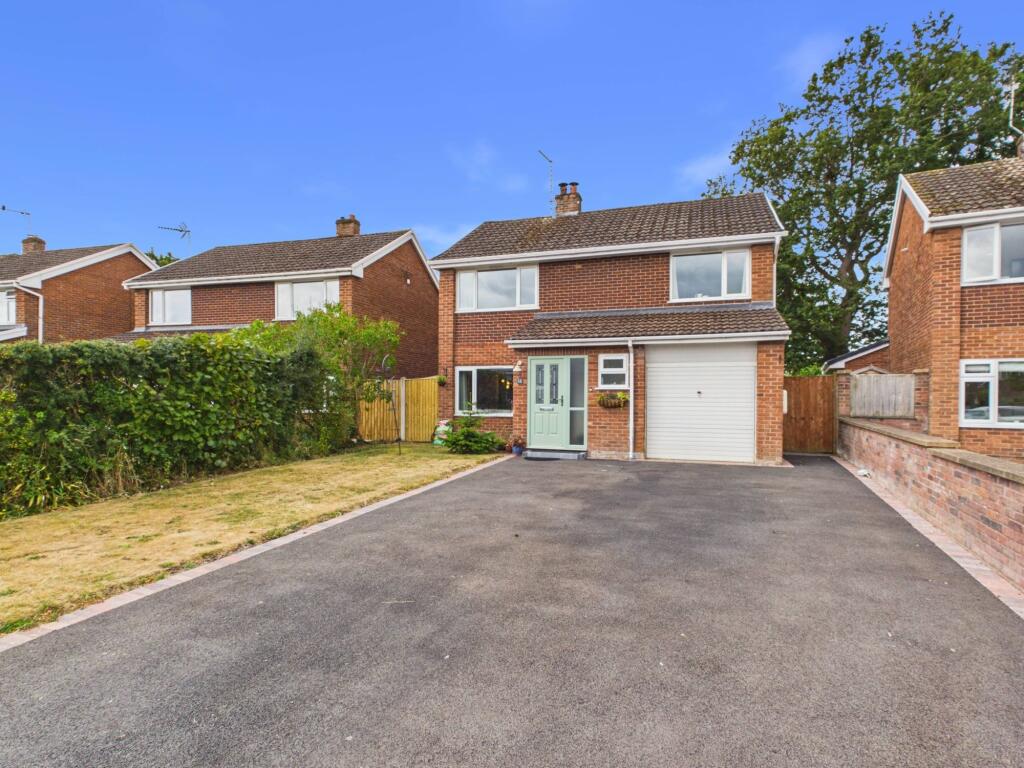 3-bed detached on Deans Way, Higher Kinnerton, CH4, £375,000