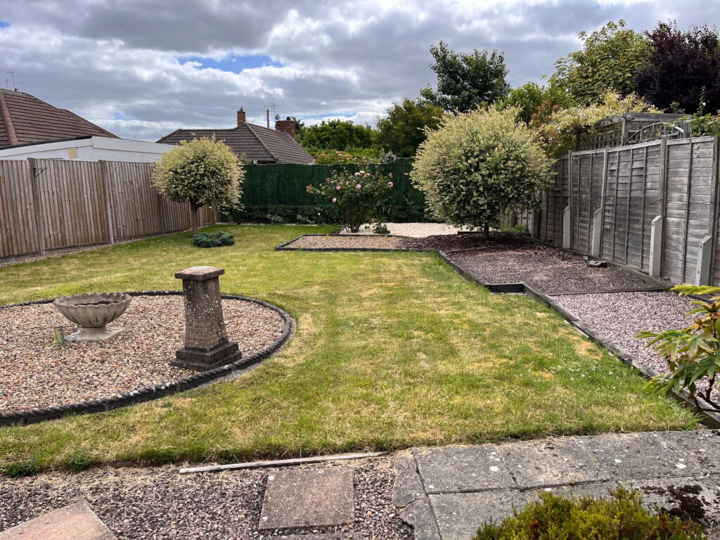 Oakside Crescent, Leicester, LE5 6SJ photo 2