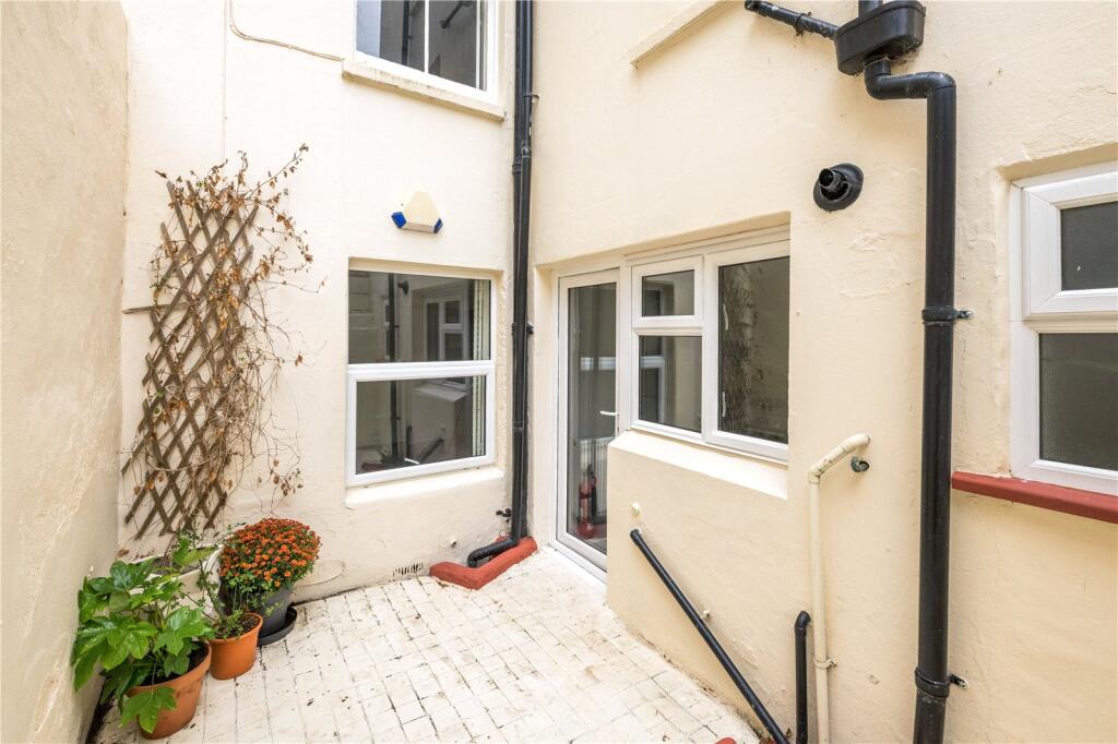 Apartment in Brighton - View 3