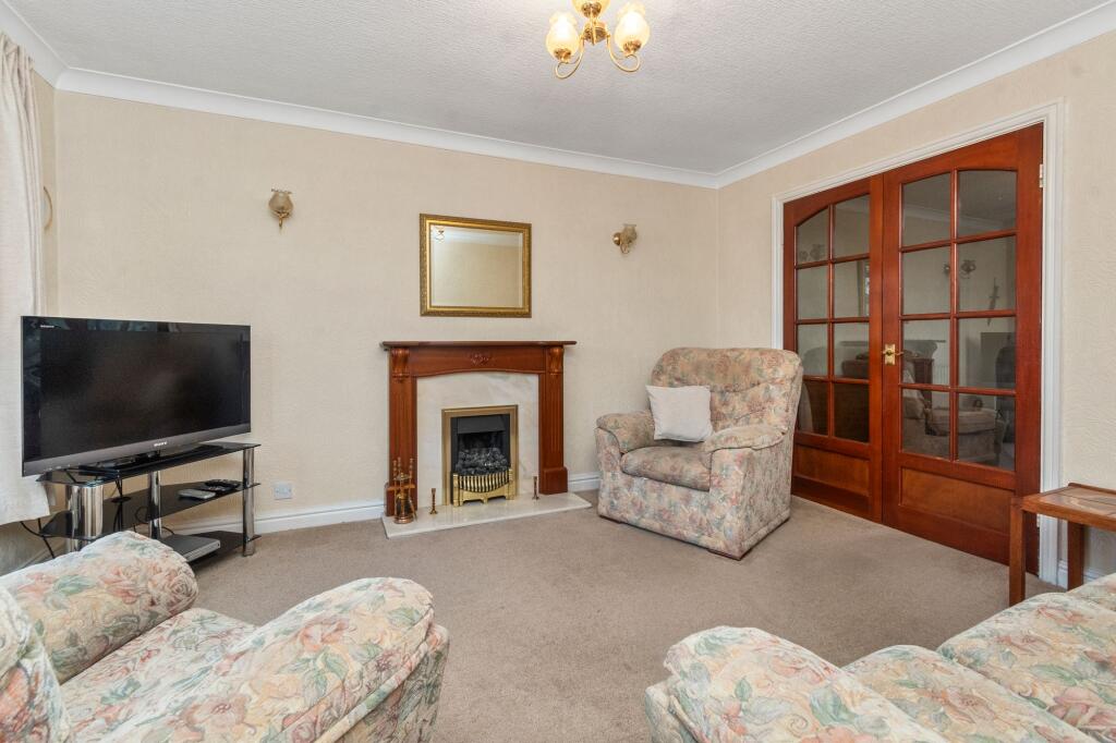 St. Andrews Close, Fearnhead, WA2 photo 3