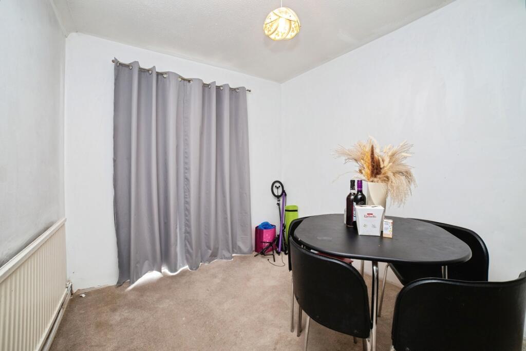House in Ashfield, Sutton in Ashfield, Nottinghamshire - View 4