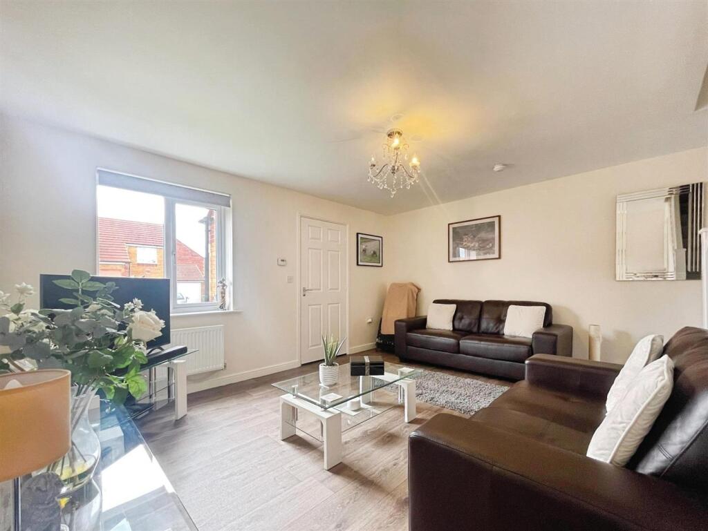 Stroothers Place Bradford, BD4 0BN photo 2