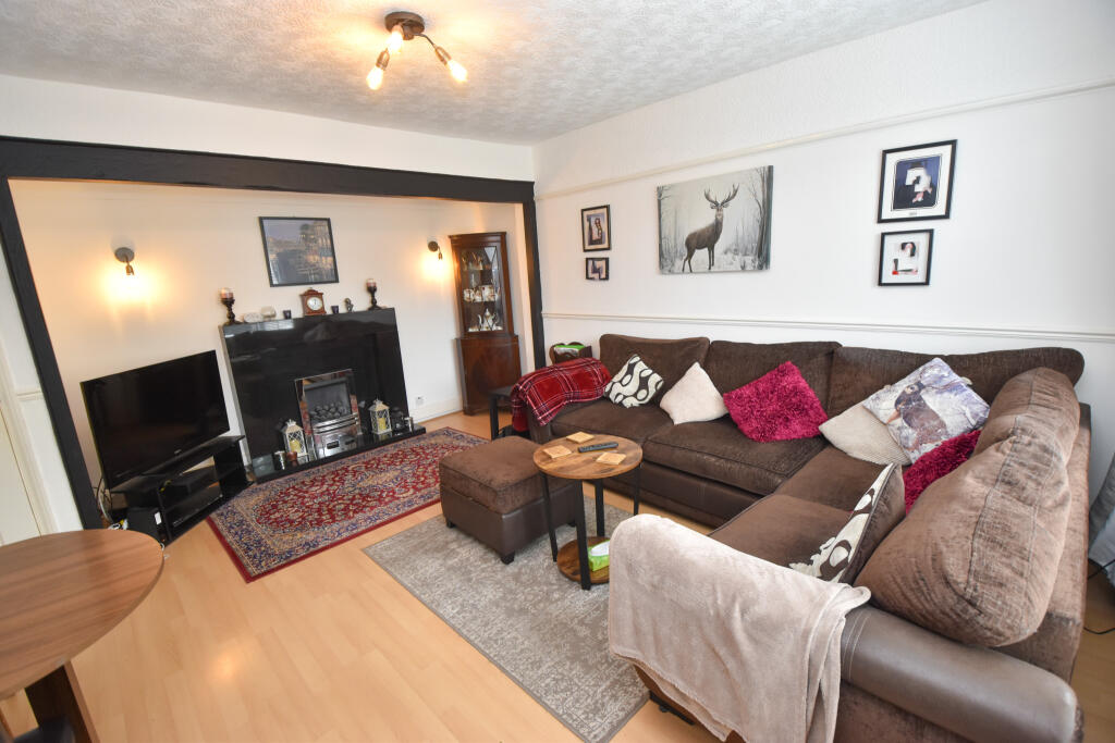Snowden Avenue, Flixton, M41 photo 2