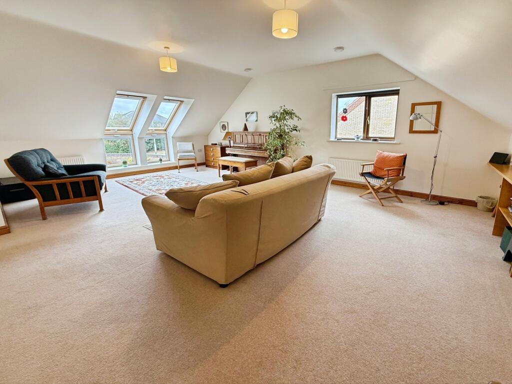 House in Lincoln - View 5
