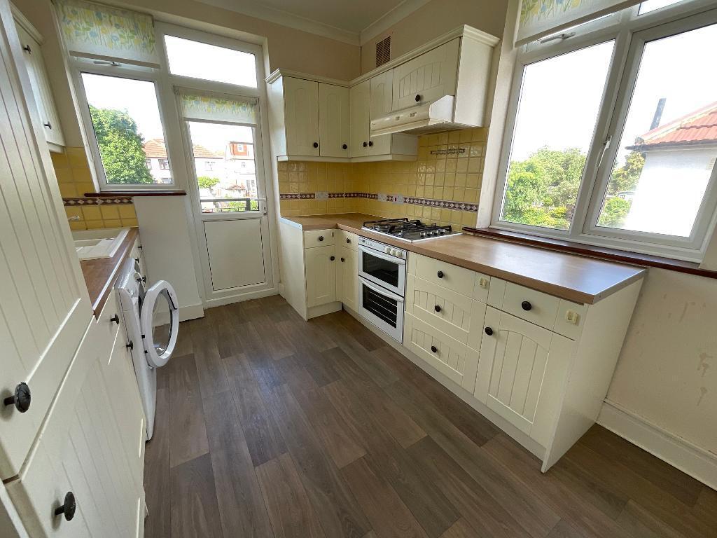 Vaughan Avenue, Hornchurch, Essex, RM12 6SL photo 4