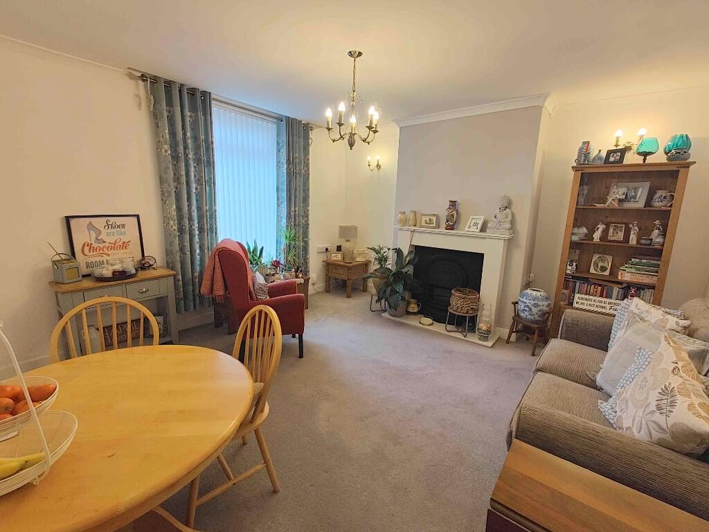 48 Halifax Road, Brighouse, HD6 2EA photo 4