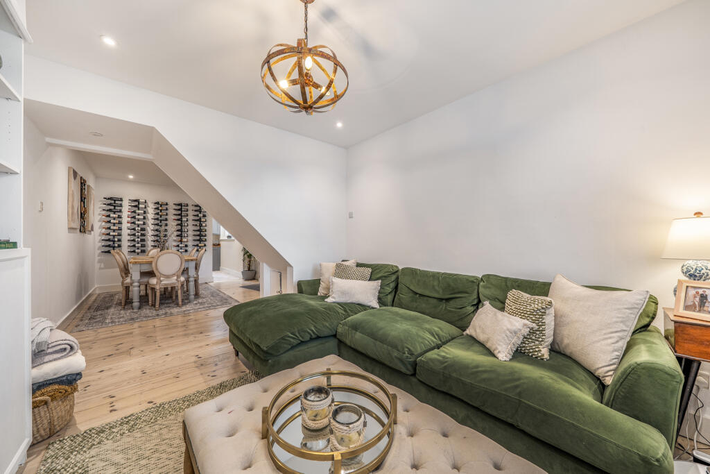 House in Woking, Surrey - View 2