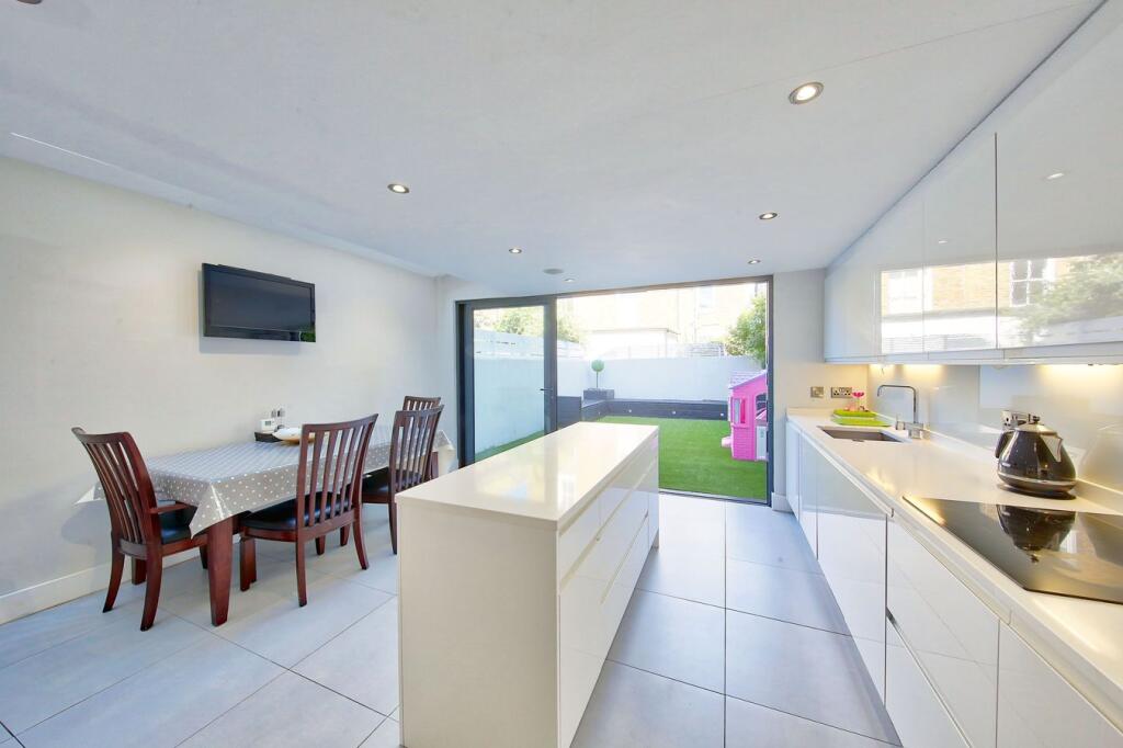 House in London - View 5