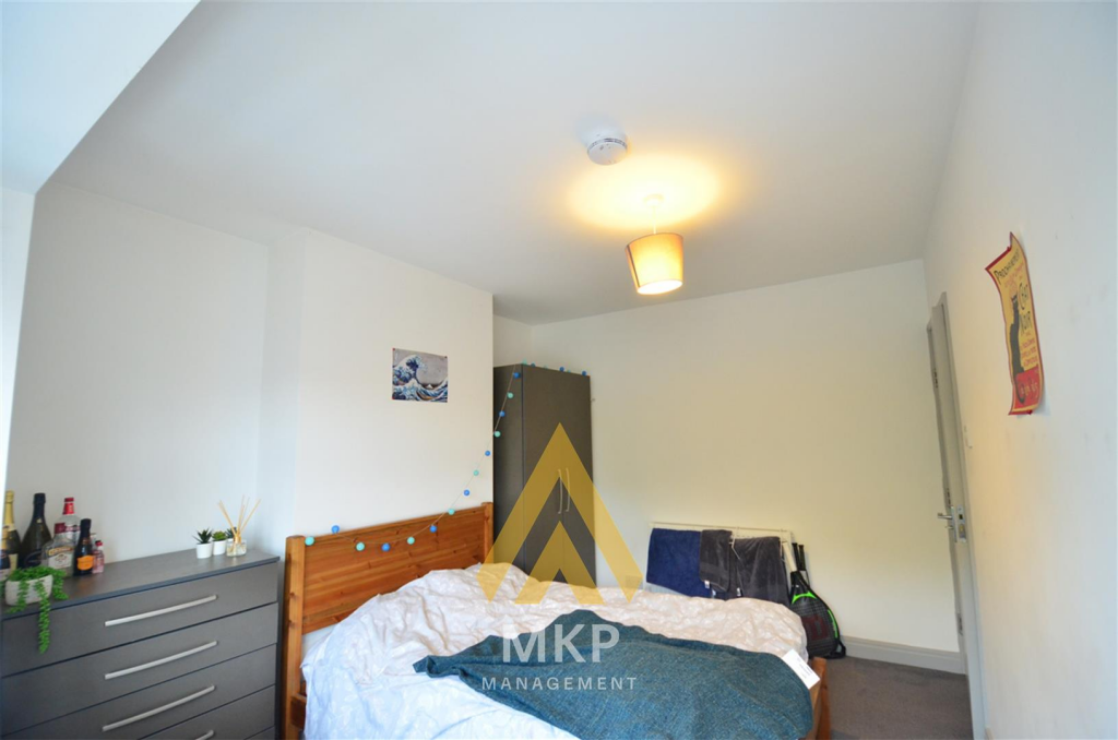 5 bedroom terraced house for rent