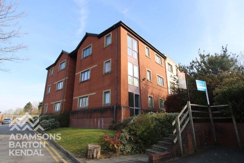 2-bed flat on Schofield Close, Milnrow,  Rochdale OL16, £125,000