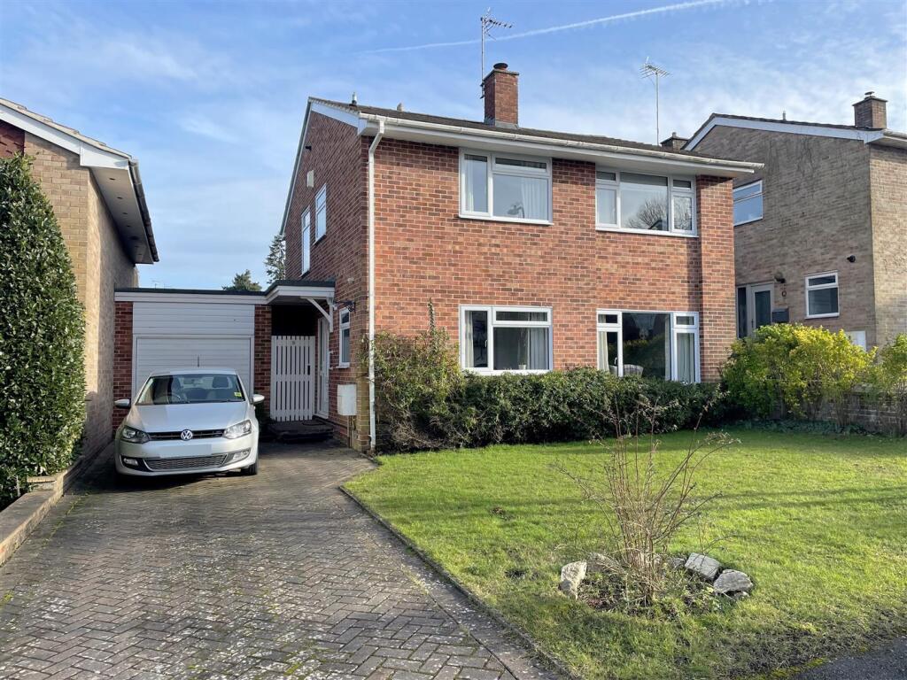 4-bed detached on Westmead Drive, Newbury, £550,000
